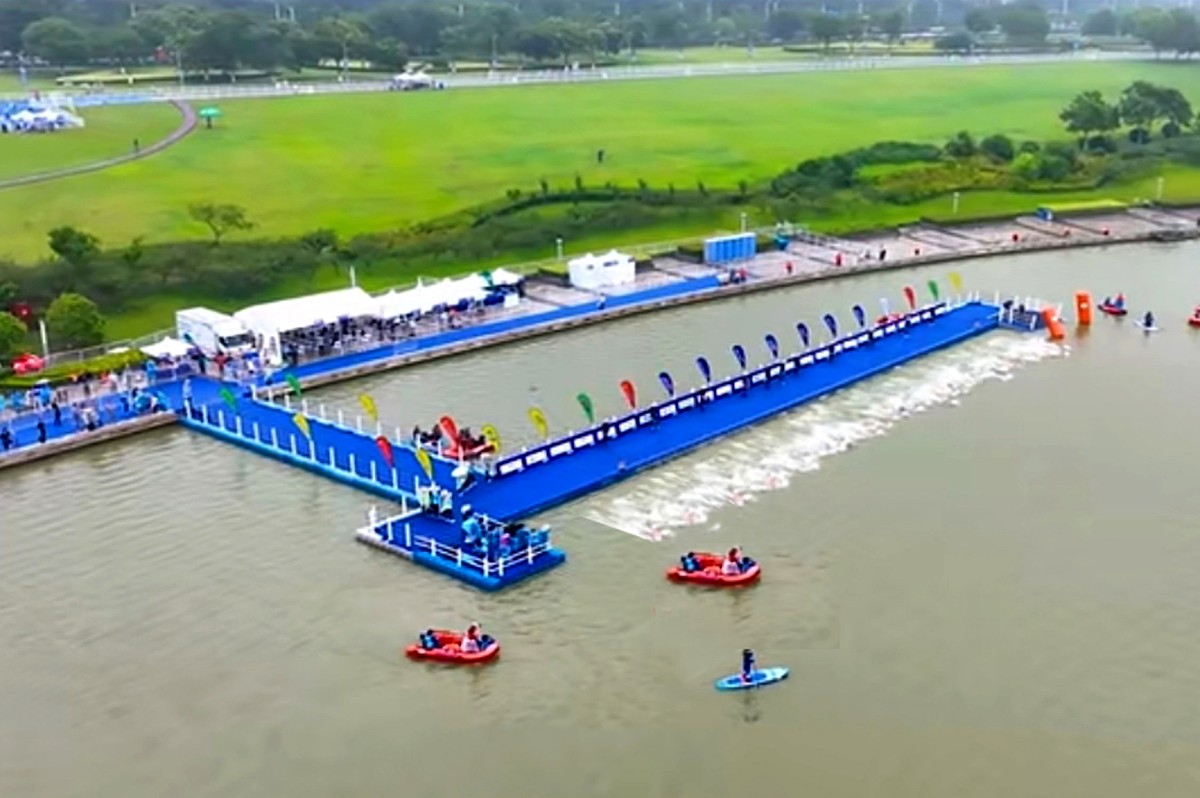 徐州鐵人三項(xiàng)浮橋平臺搭建 副本.jpg